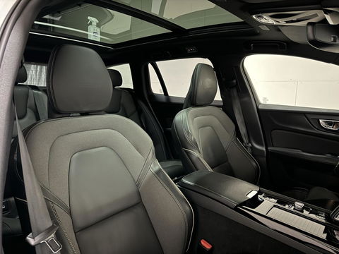 Volvo V60 2.0 T8 Twin Engine AWD Polestar Engeneerd Pano B&W Trekh.