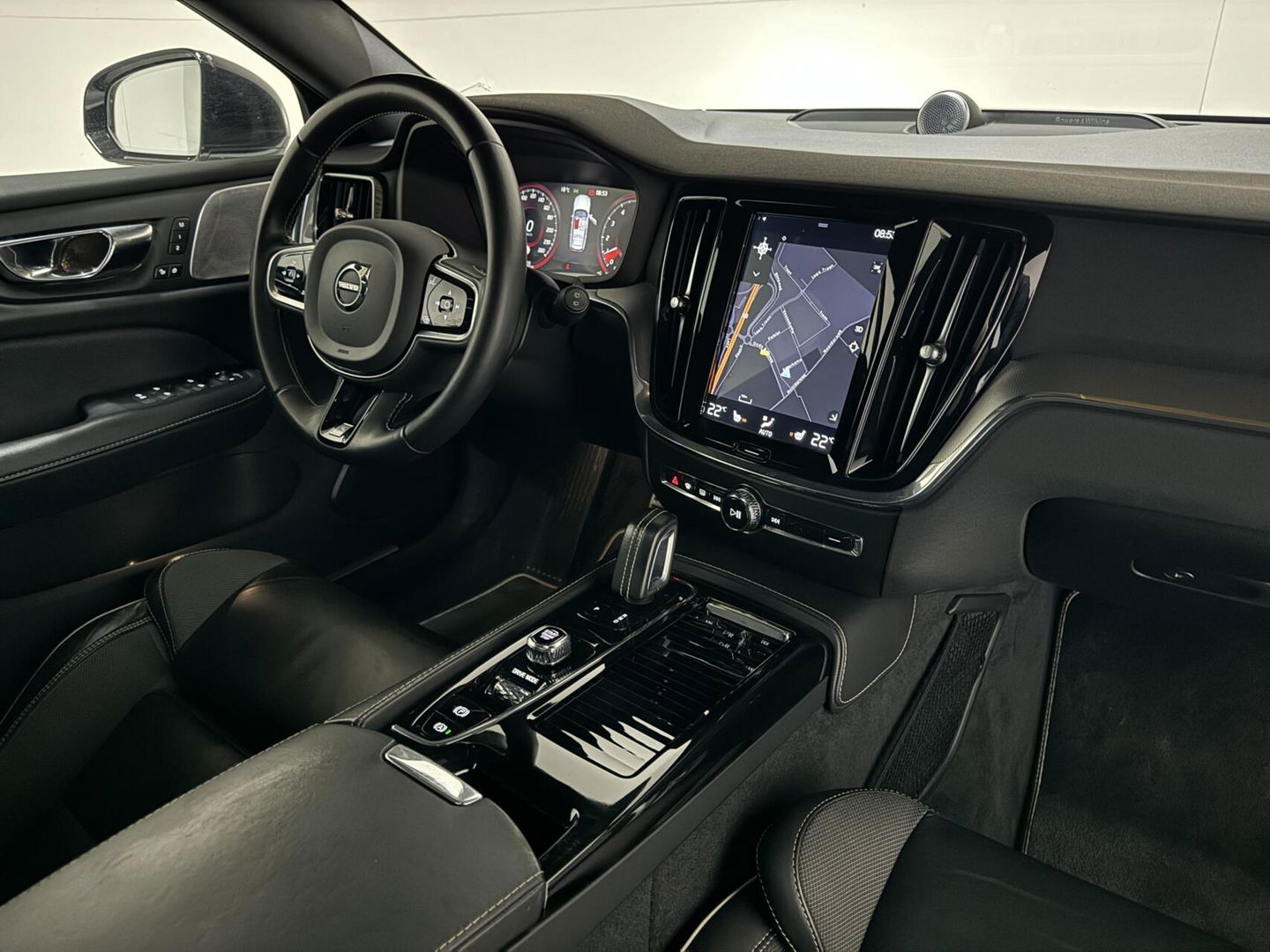 Volvo V60 2.0 T8 Twin Engine AWD Polestar Engeneerd Pano B&W Trekh.