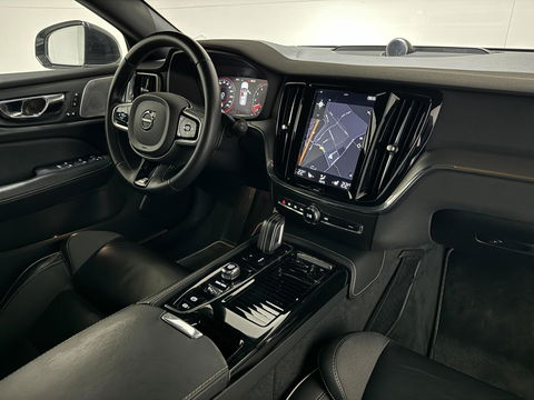 Volvo V60 2.0 T8 Twin Engine AWD Polestar Engeneerd Pano B&W Trekh.