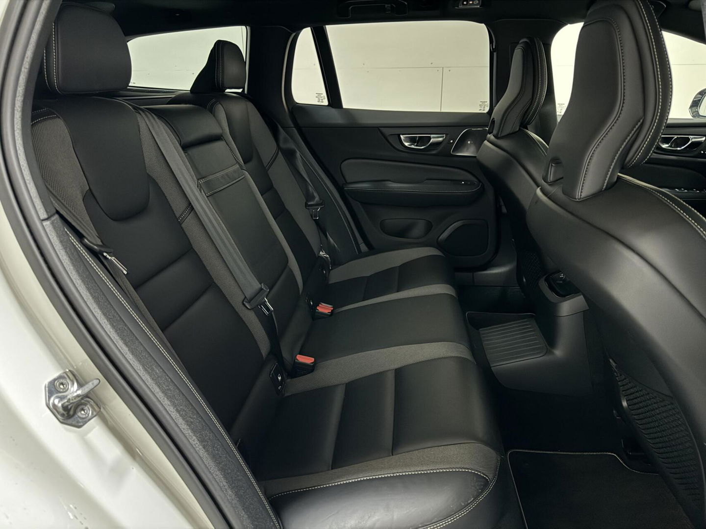 Volvo V60 2.0 T8 Twin Engine AWD Polestar Engeneerd Pano B&W Trekh.