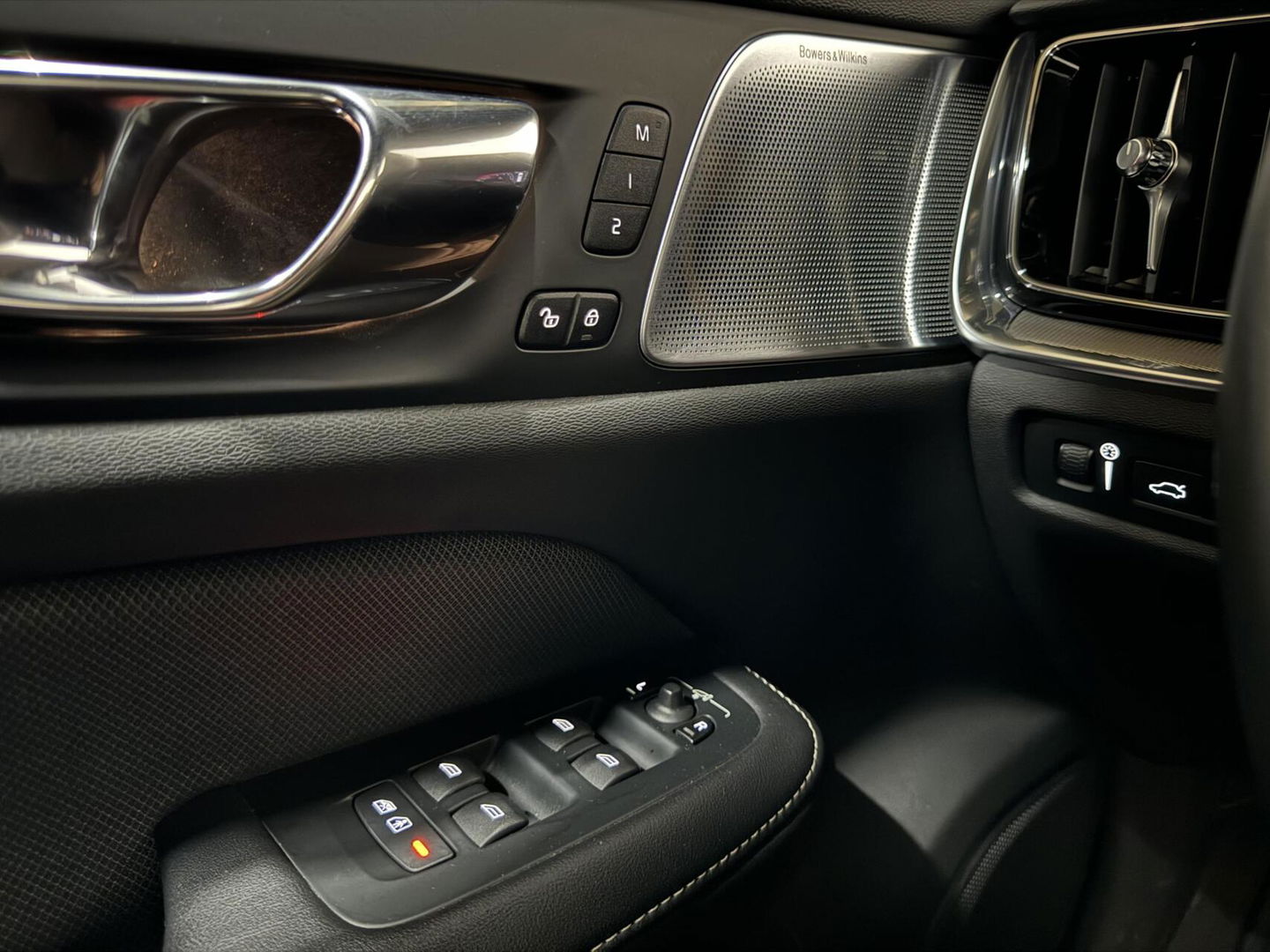 Volvo V60 2.0 T8 Twin Engine AWD Polestar Engeneerd Pano B&W Trekh.