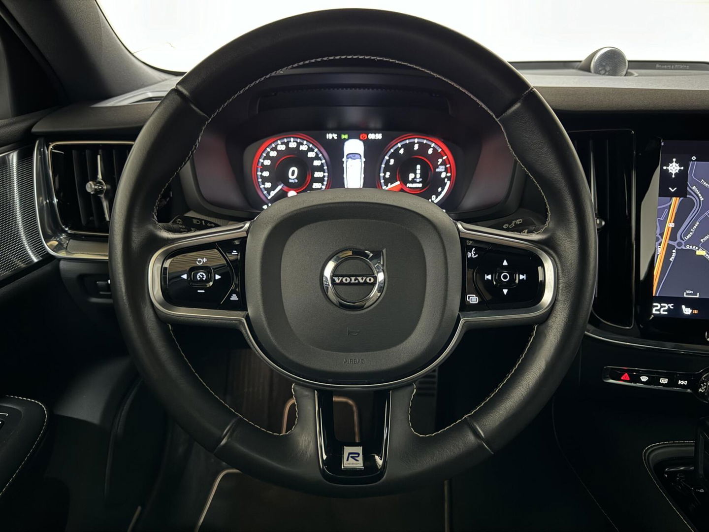 Volvo V60 2.0 T8 Twin Engine AWD Polestar Engeneerd Pano B&W Trekh.