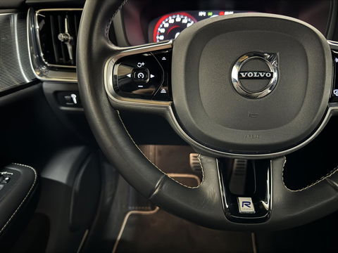 Volvo V60 2.0 T8 Twin Engine AWD Polestar Engeneerd Pano B&W Trekh.