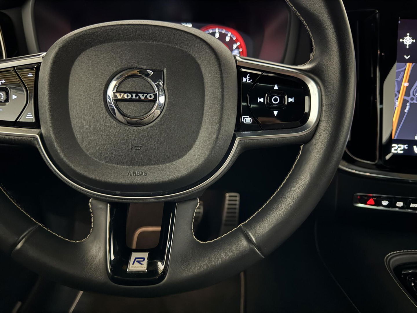 Volvo V60 2.0 T8 Twin Engine AWD Polestar Engeneerd Pano B&W Trekh.