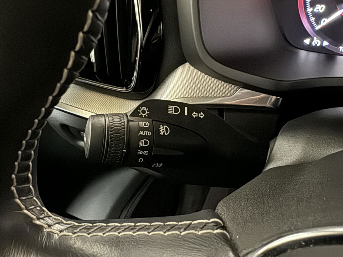 Volvo V60 2.0 T8 Twin Engine AWD Polestar Engeneerd Pano B&W Trekh.