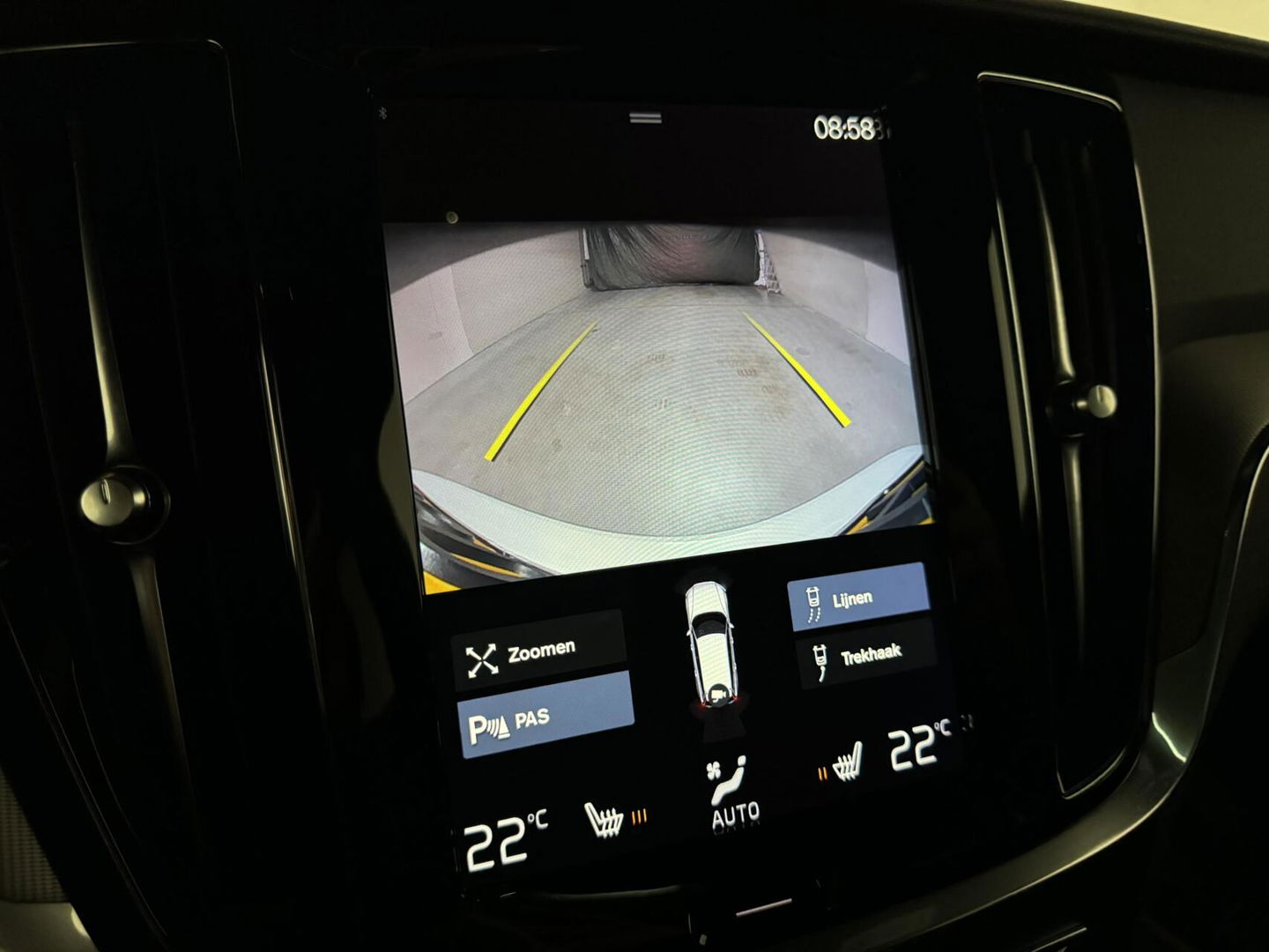 Volvo V60 2.0 T8 Twin Engine AWD Polestar Engeneerd Pano B&W Trekh.