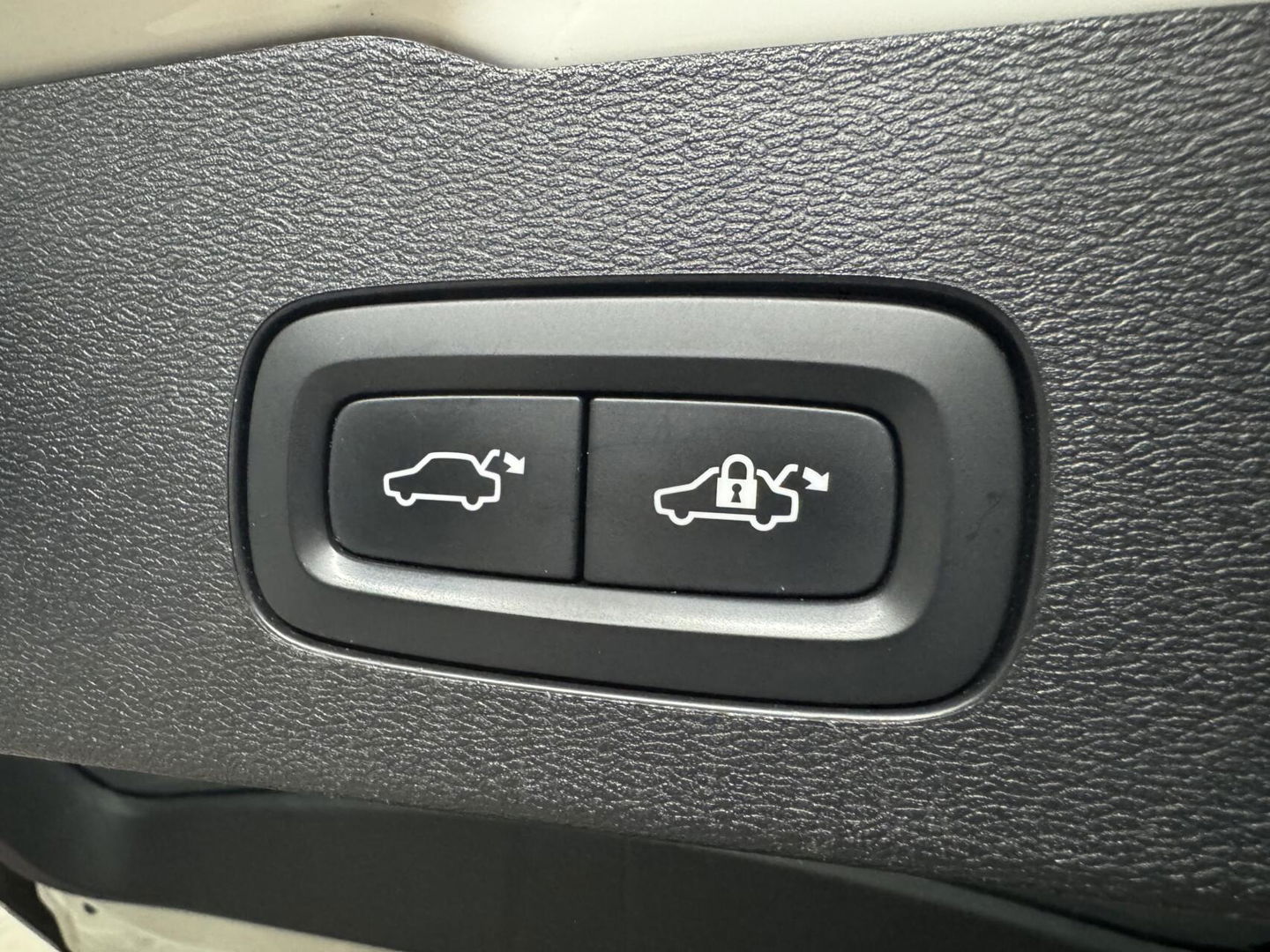 Volvo V60 2.0 T8 Twin Engine AWD Polestar Engeneerd Pano B&W Trekh.