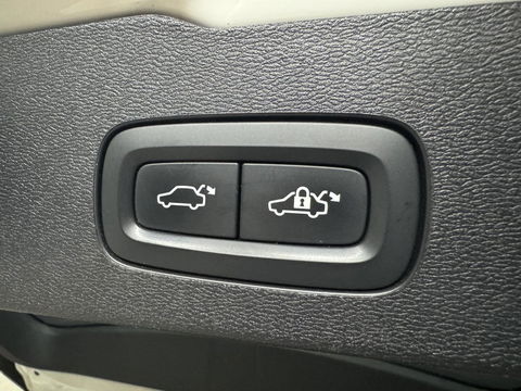 Volvo V60 2.0 T8 Twin Engine AWD Polestar Engeneerd Pano B&W Trekh.