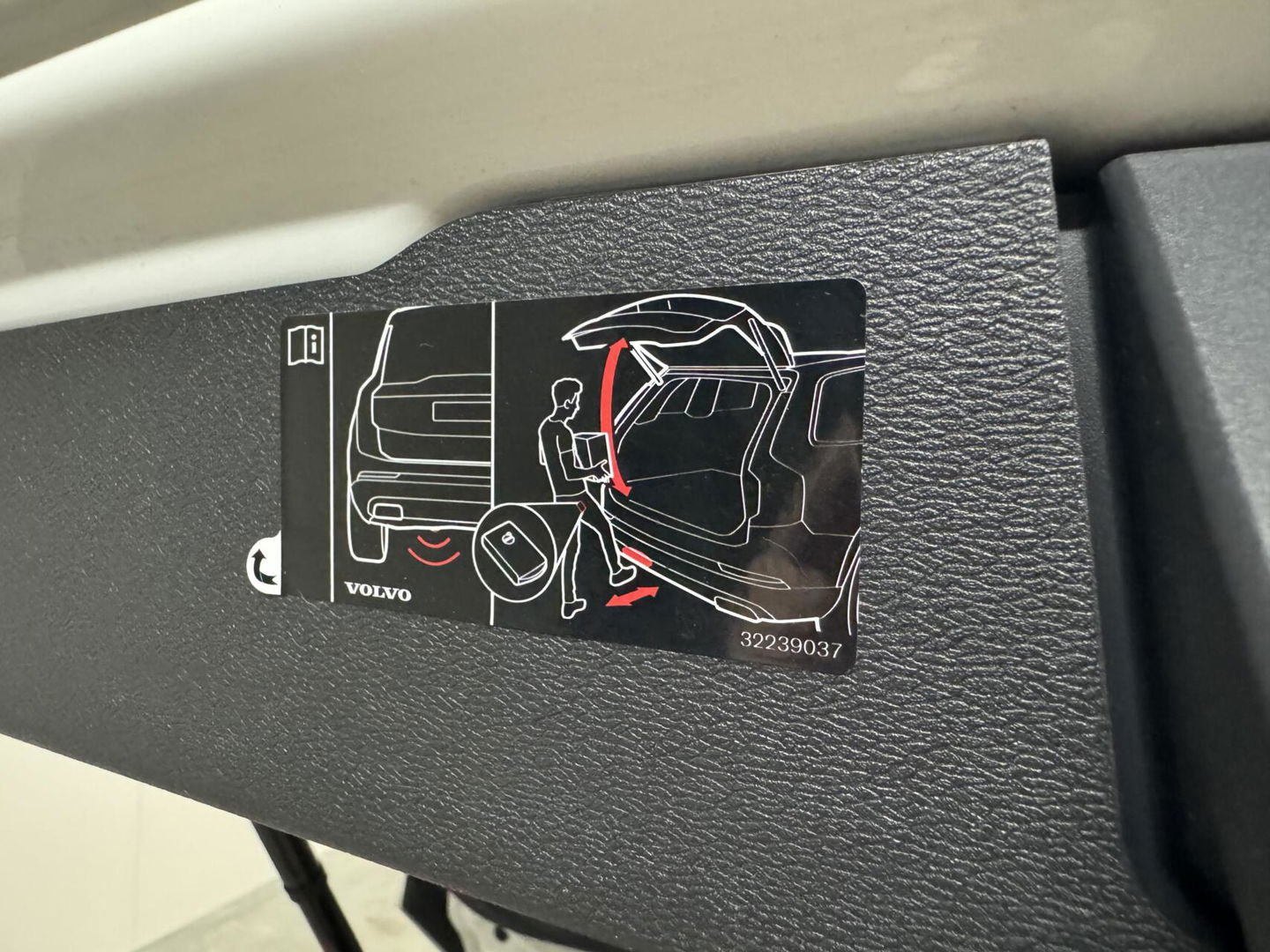 Volvo V60 2.0 T8 Twin Engine AWD Polestar Engeneerd Pano B&W Trekh.