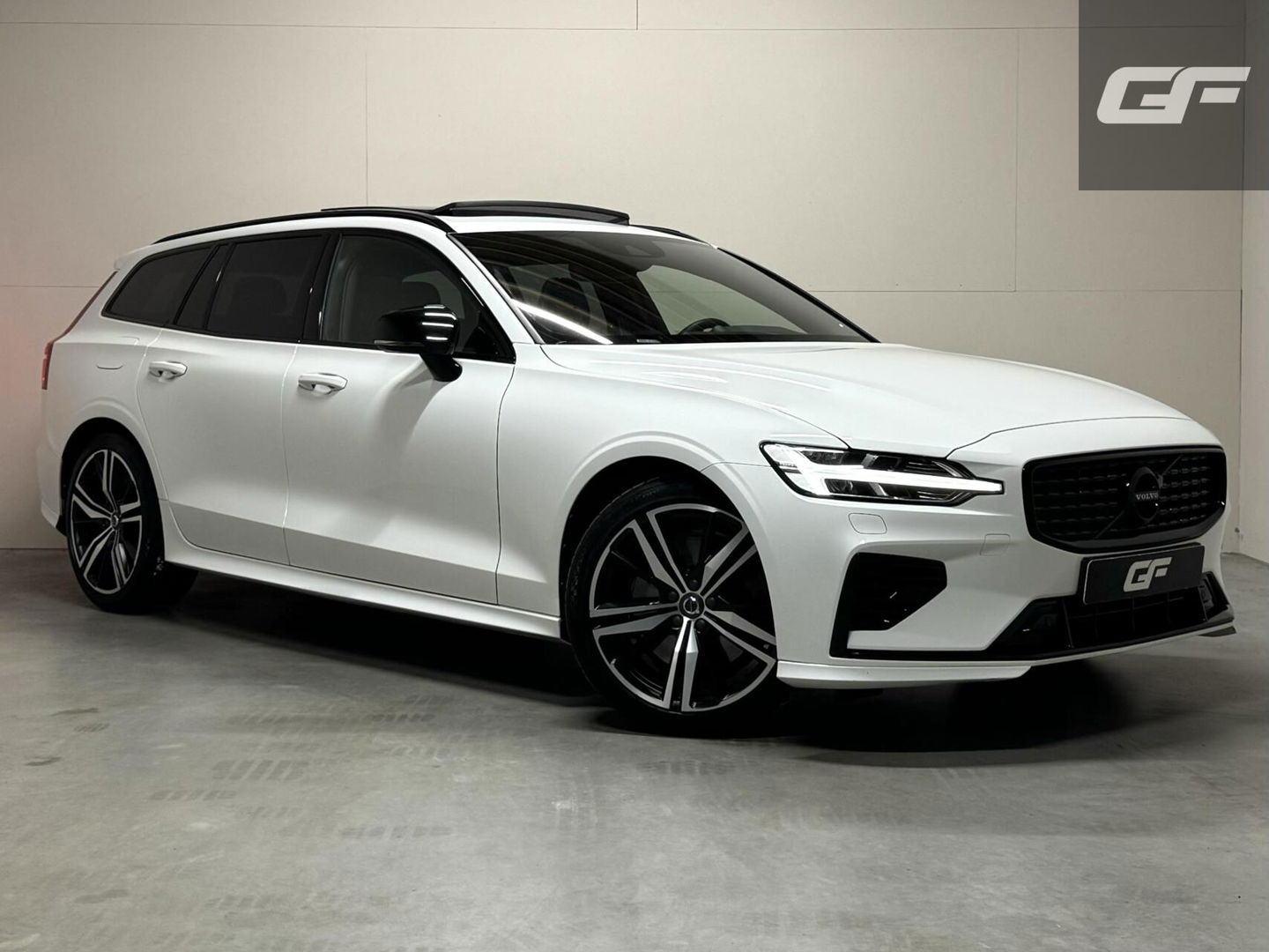 Volvo V60 2.0 T8 Twin Engine AWD Polestar Engeneerd Pano B&W Trekh.