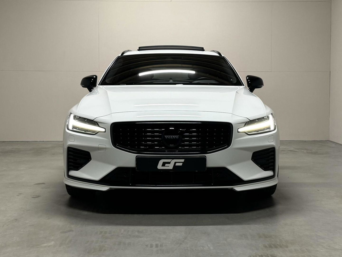 Volvo V60 2.0 T8 Twin Engine AWD Polestar Engeneerd Pano B&W Trekh.