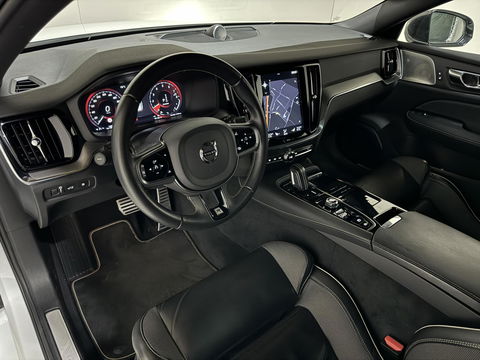 Volvo V60 2.0 T8 Twin Engine AWD Polestar Engeneerd Pano B&W Trekh.