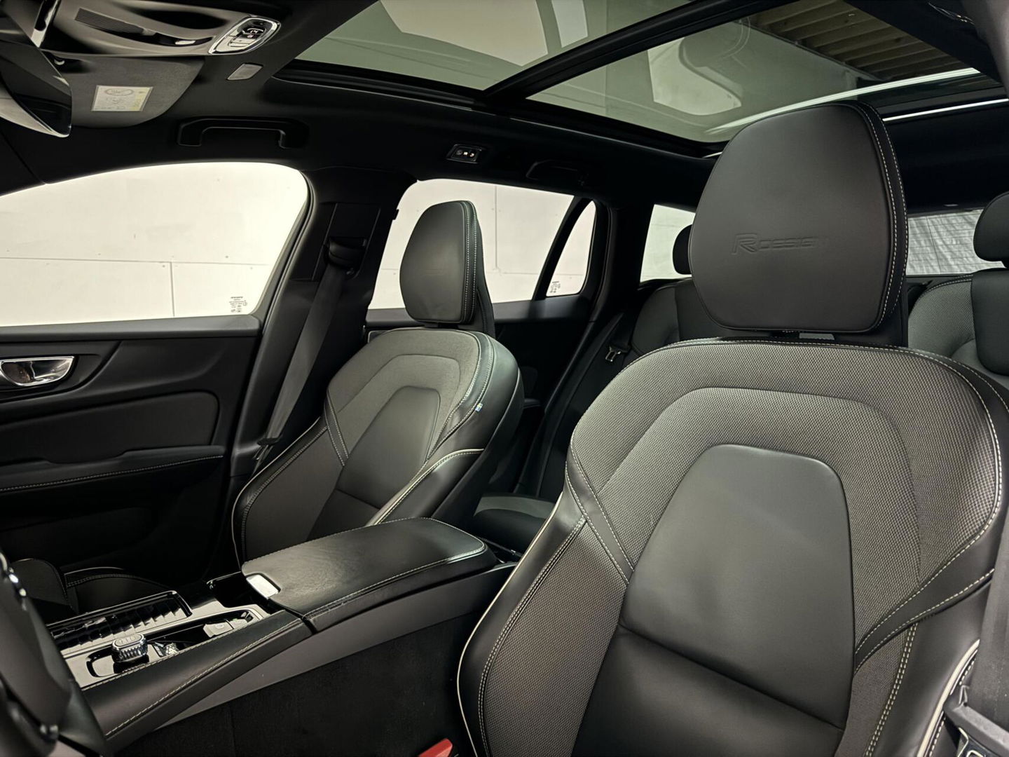 Volvo V60 2.0 T8 Twin Engine AWD Polestar Engeneerd Pano B&W Trekh.