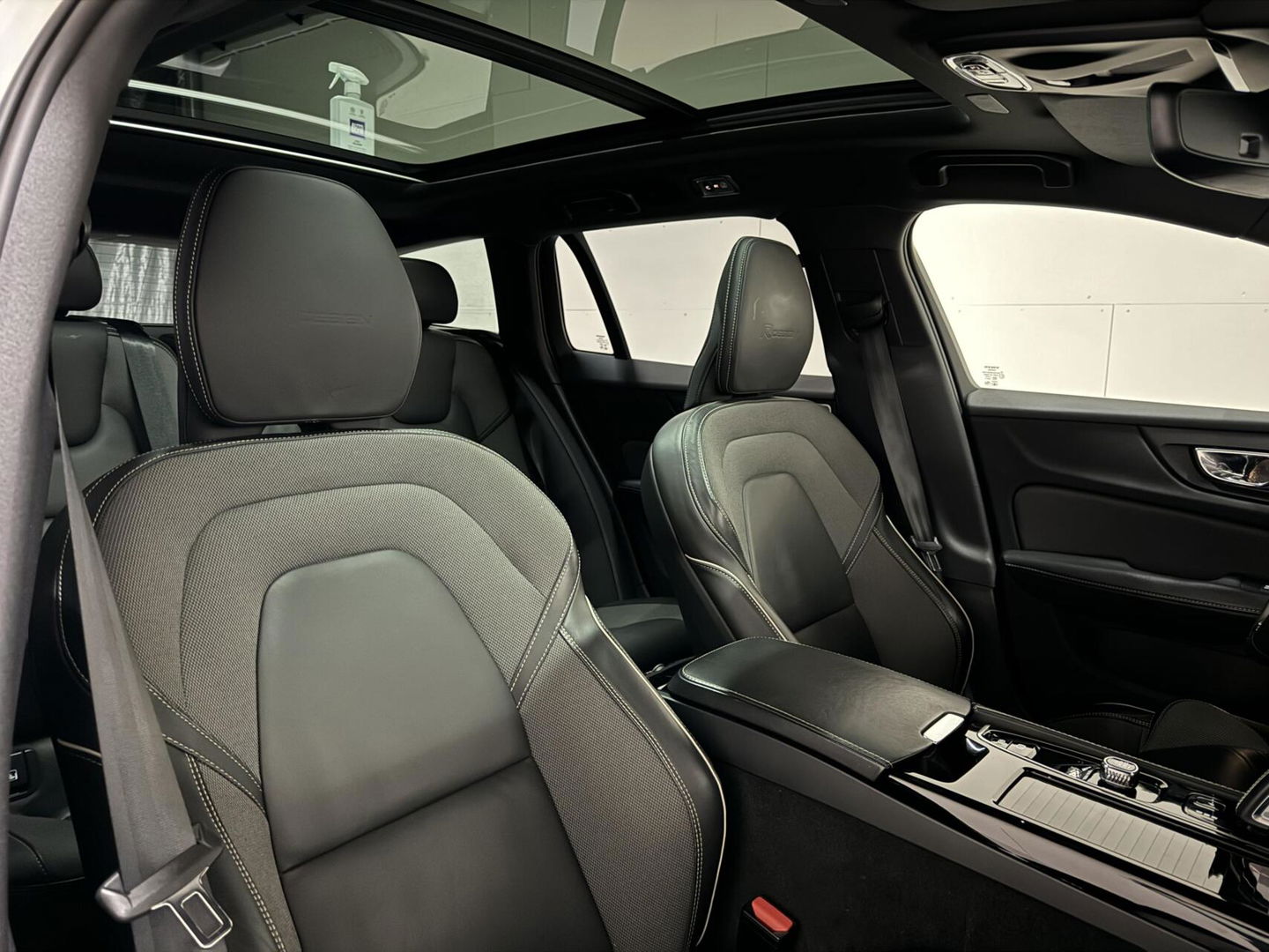 Volvo V60 2.0 T8 Twin Engine AWD Polestar Engeneerd Pano B&W Trekh.