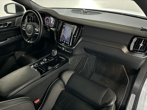 Volvo V60 2.0 T8 Twin Engine AWD Polestar Engeneerd Pano B&W Trekh.