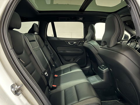 Volvo V60 2.0 T8 Twin Engine AWD Polestar Engeneerd Pano B&W Trekh.