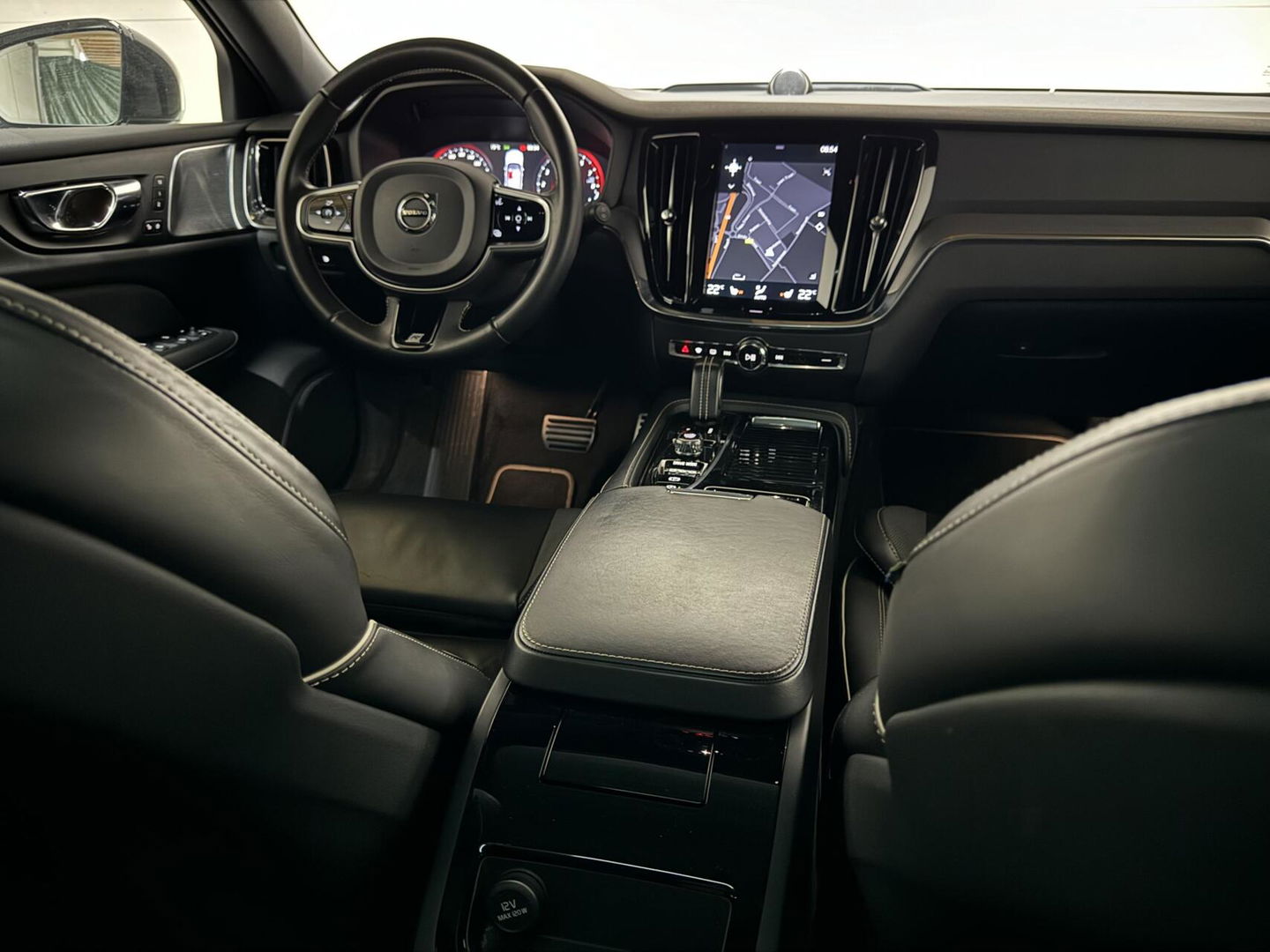 Volvo V60 2.0 T8 Twin Engine AWD Polestar Engeneerd Pano B&W Trekh.