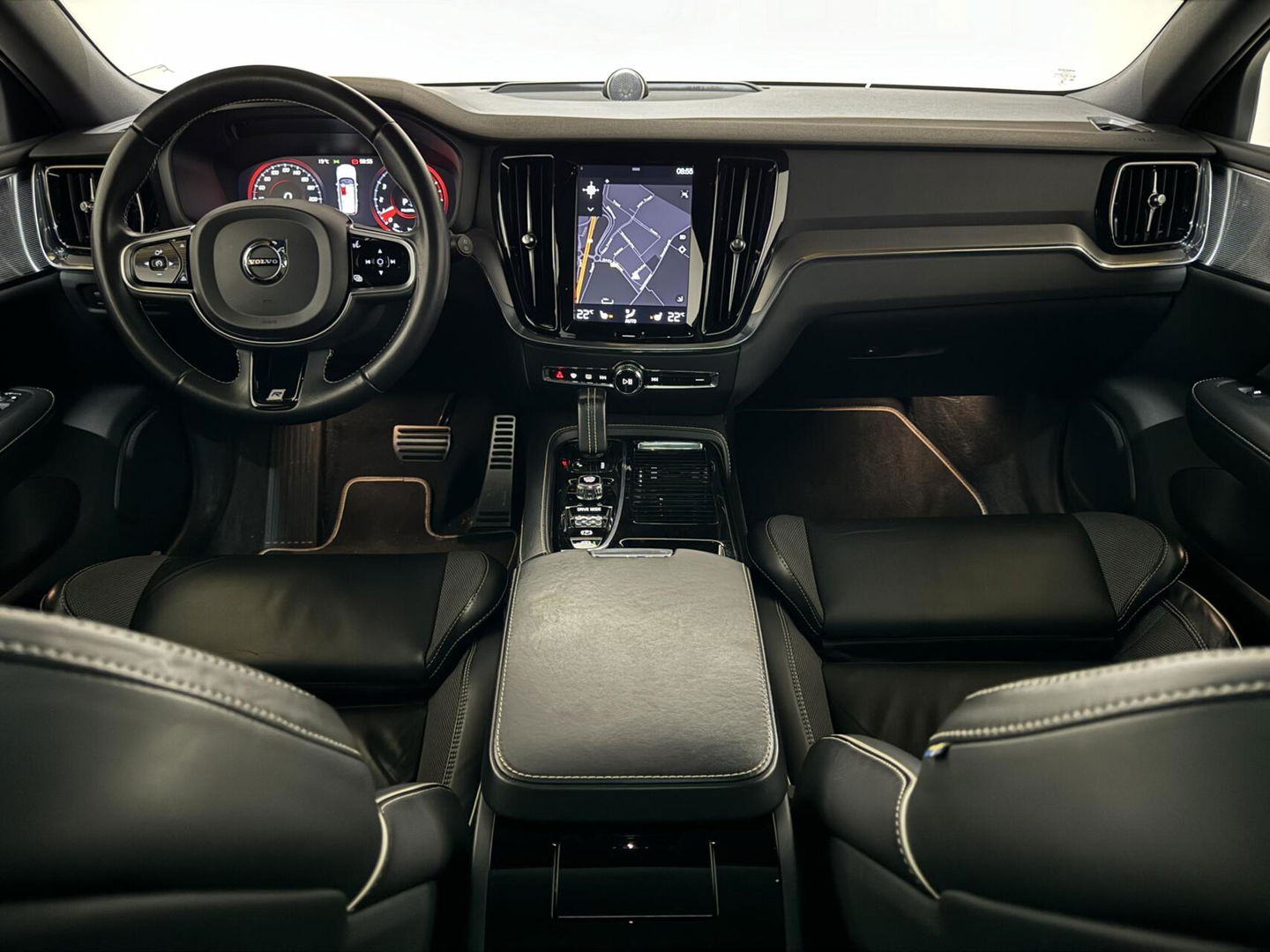 Volvo V60 2.0 T8 Twin Engine AWD Polestar Engeneerd Pano B&W Trekh.