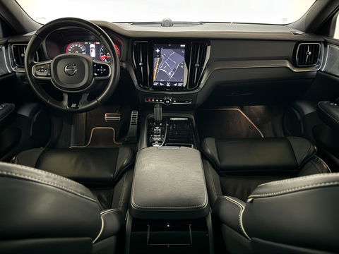 Volvo V60 2.0 T8 Twin Engine AWD Polestar Engeneerd Pano B&W Trekh.