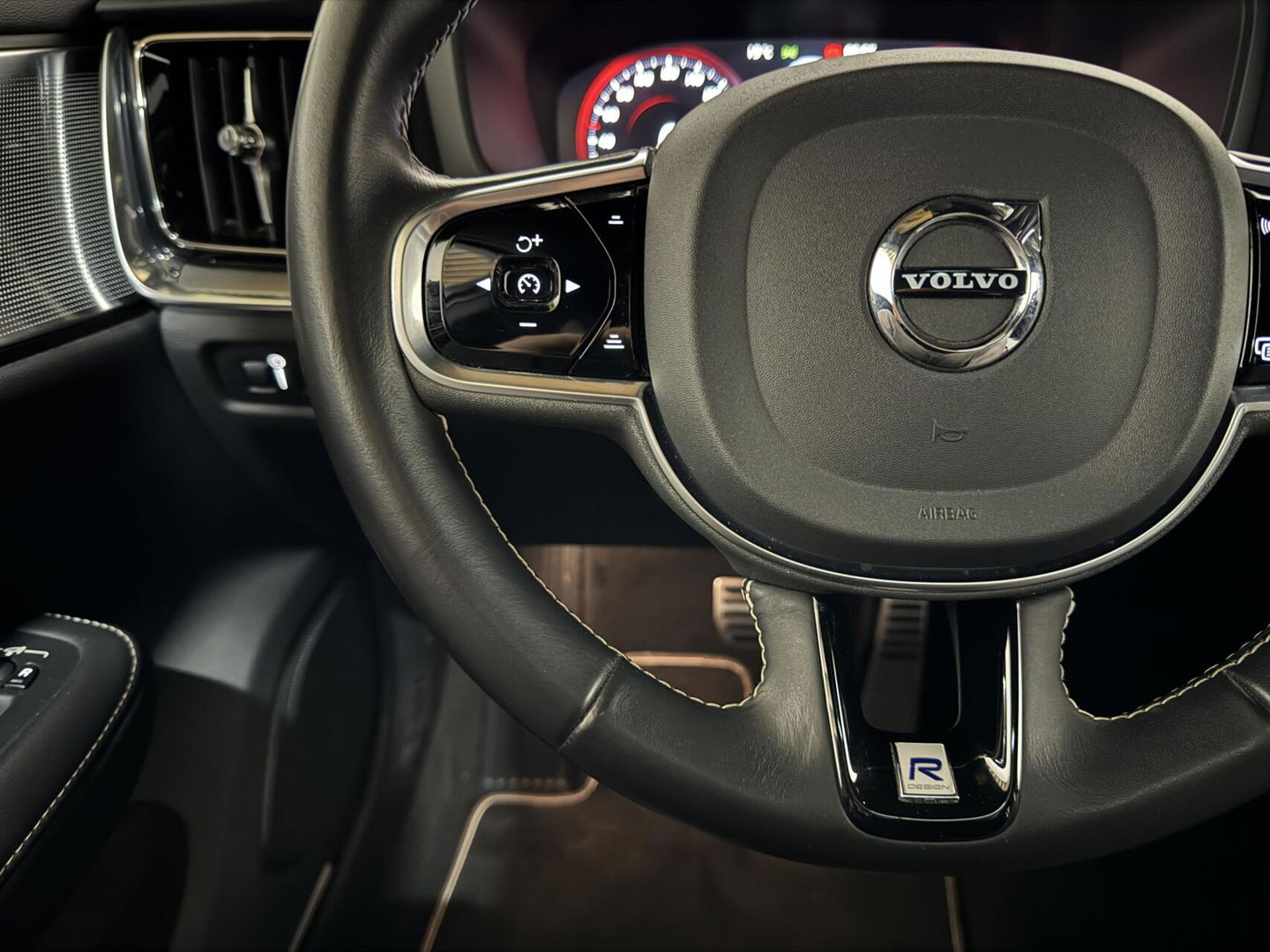 Volvo V60 2.0 T8 Twin Engine AWD Polestar Engeneerd Pano B&W Trekh.