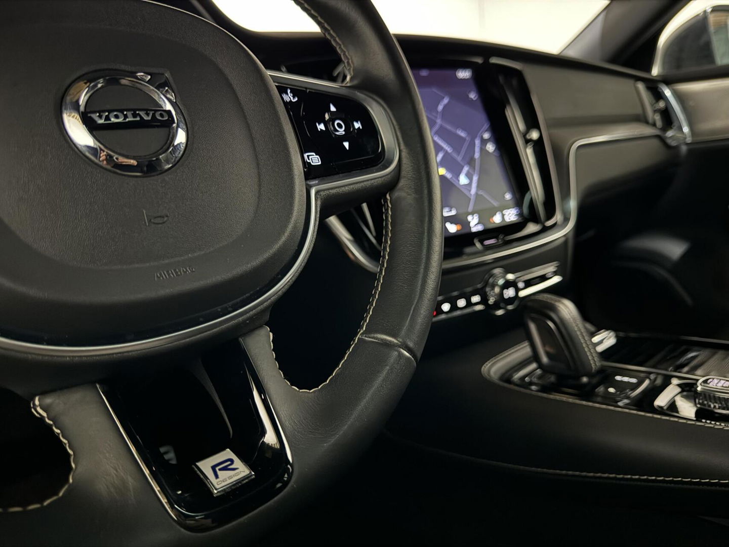 Volvo V60 2.0 T8 Twin Engine AWD Polestar Engeneerd Pano B&W Trekh.