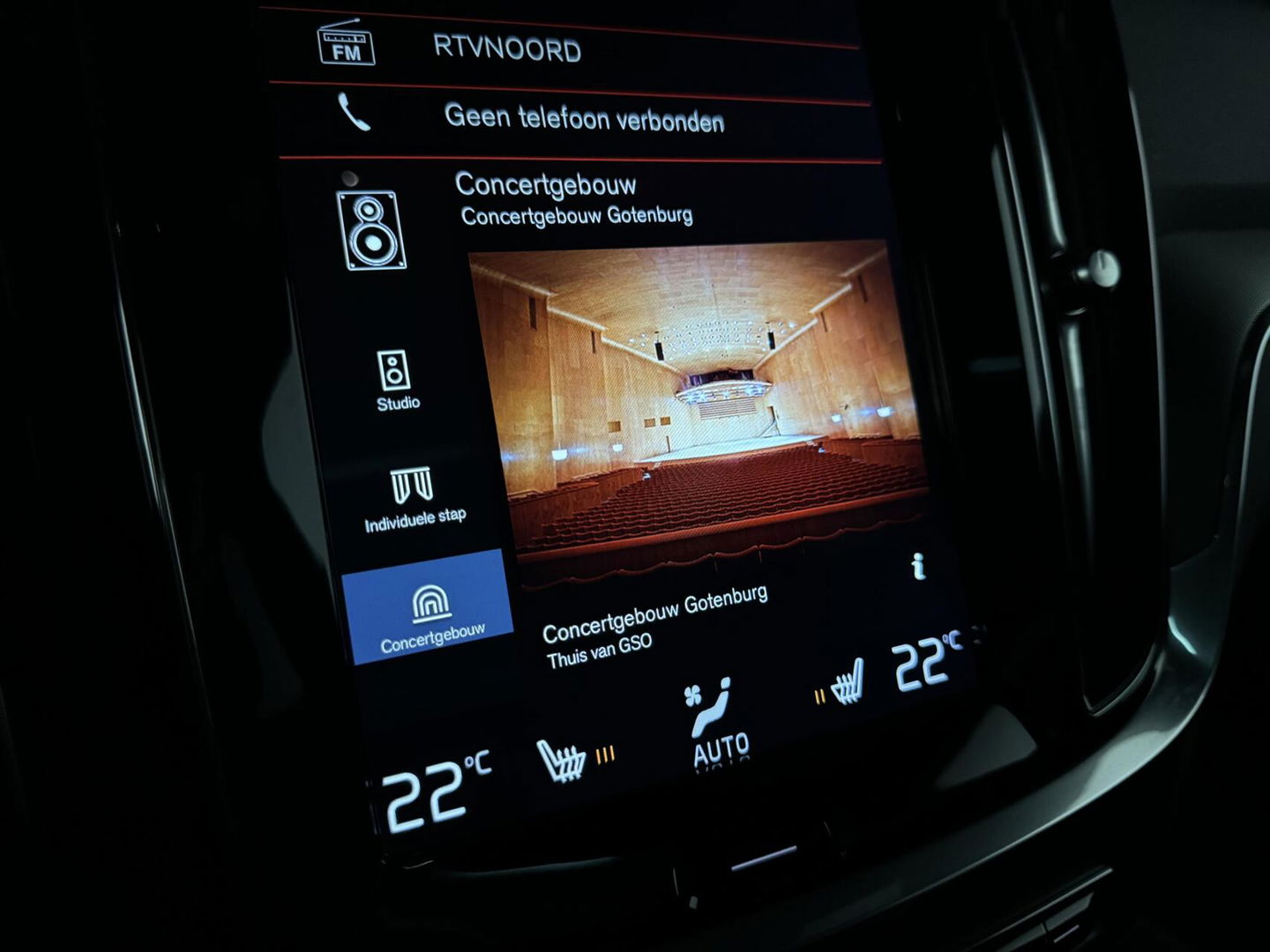 Volvo V60 2.0 T8 Twin Engine AWD Polestar Engeneerd Pano B&W Trekh.