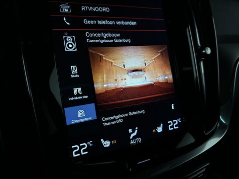 Volvo V60 2.0 T8 Twin Engine AWD Polestar Engeneerd Pano B&W Trekh.