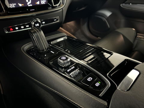 Volvo V60 2.0 T8 Twin Engine AWD Polestar Engeneerd Pano B&W Trekh.