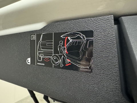 Volvo V60 2.0 T8 Twin Engine AWD Polestar Engeneerd Pano B&W Trekh.