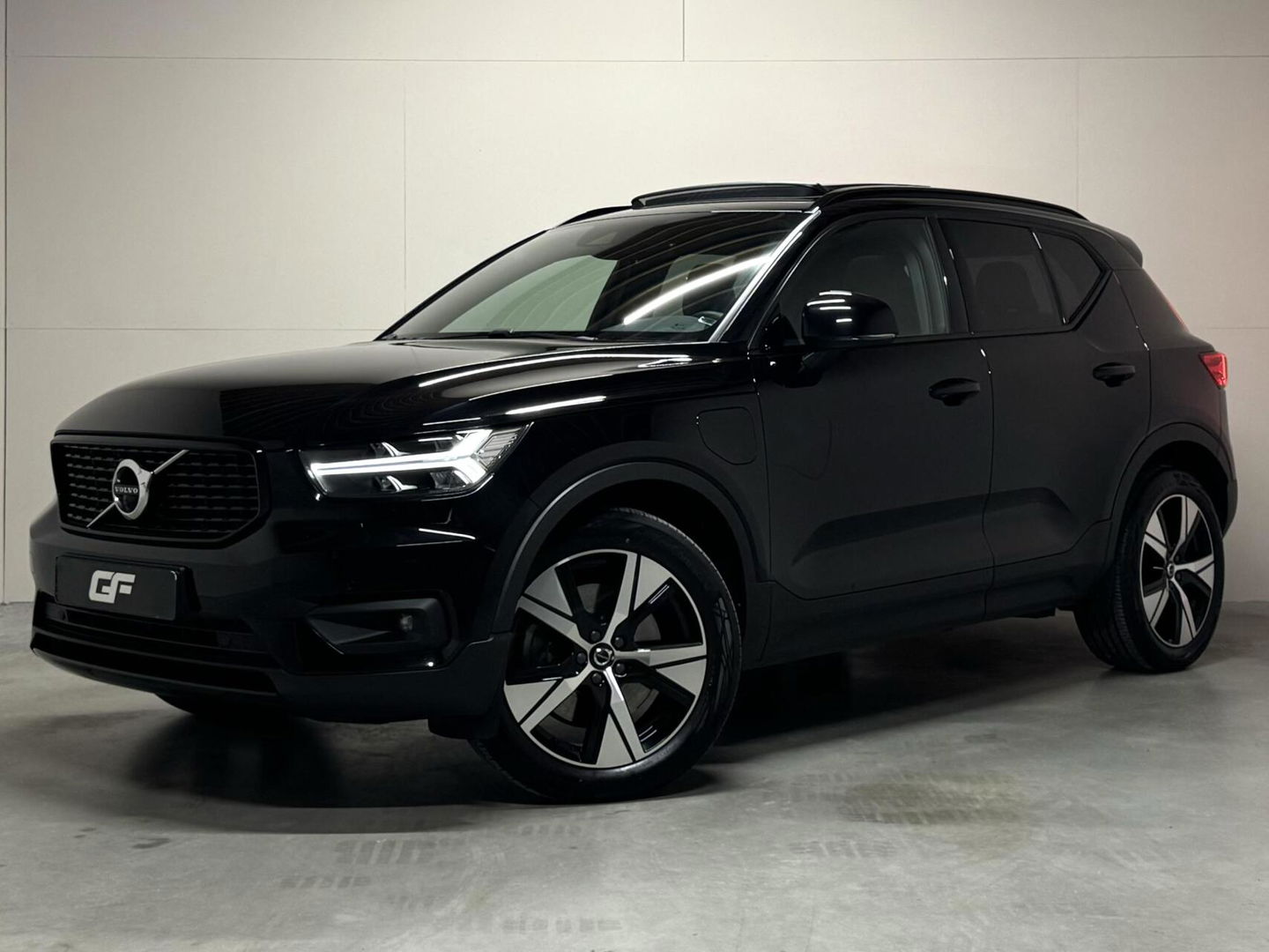 Volvo XC40 1.5 T5 Plug-in Hybride R-Design Pano H/K Leer 360° ACC Trekh.