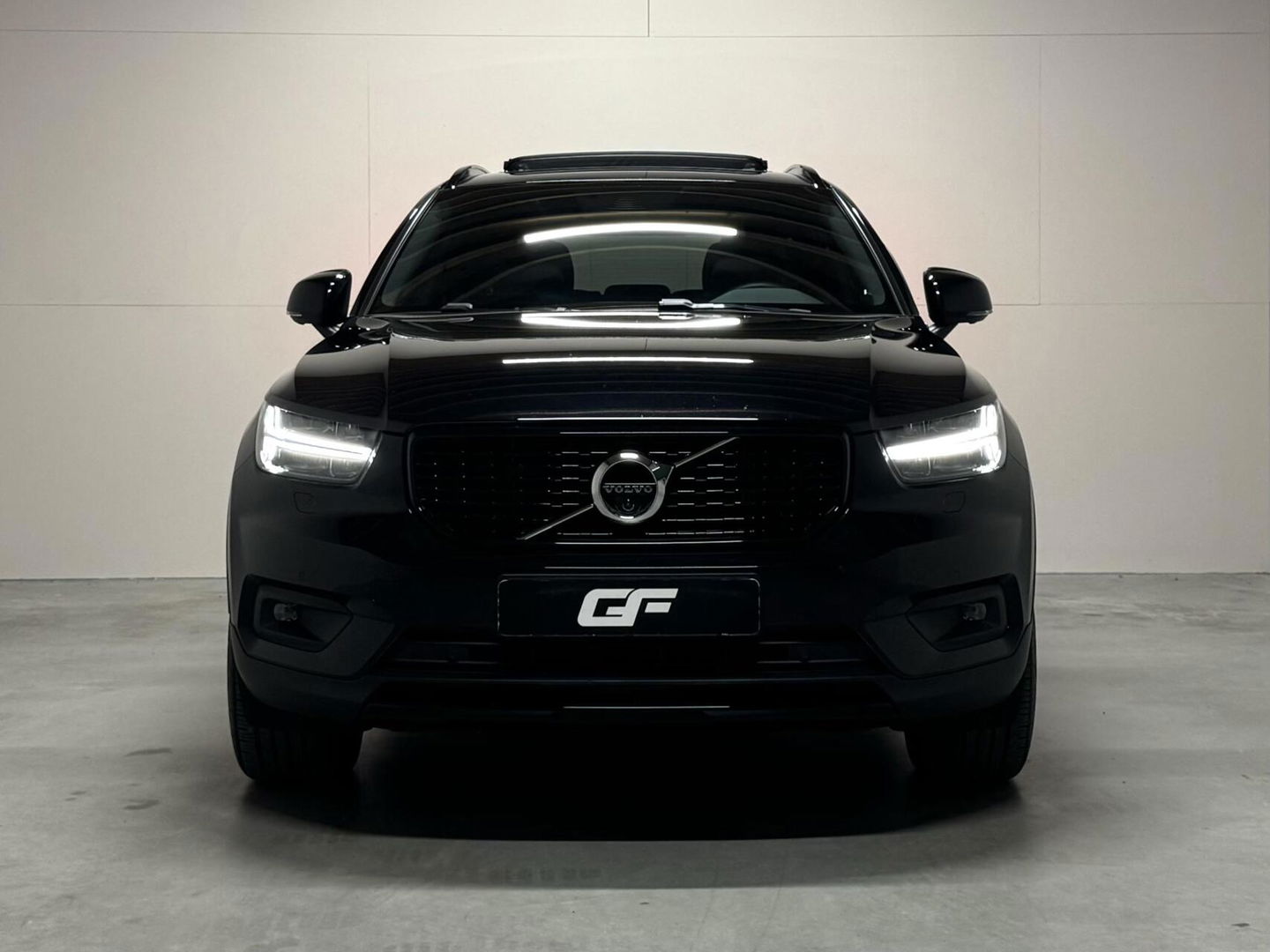 Volvo XC40 1.5 T5 Plug-in Hybride R-Design Pano H/K Leer 360° ACC Trekh.