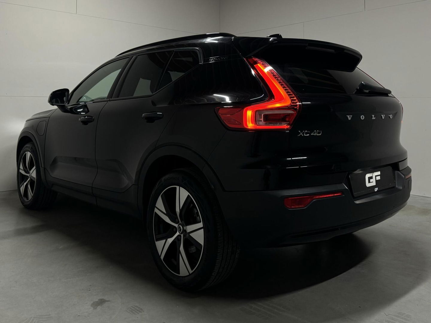 Volvo XC40 1.5 T5 Plug-in Hybride R-Design Pano H/K Leer 360° ACC Trekh.