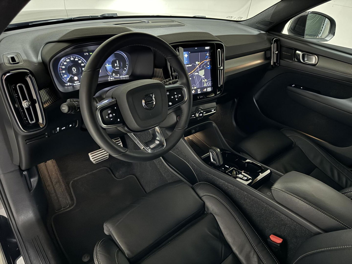 Volvo XC40 1.5 T5 Plug-in Hybride R-Design Pano H/K Leer 360° ACC Trekh.