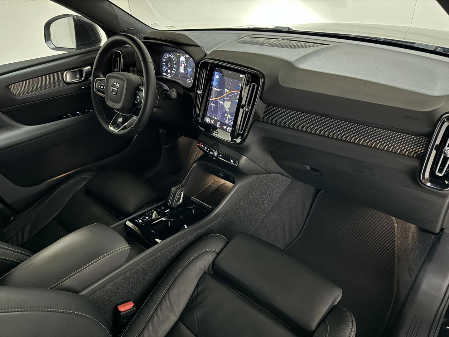 Volvo XC40 1.5 T5 Plug-in Hybride R-Design Pano H/K Leer 360° ACC Trekh.