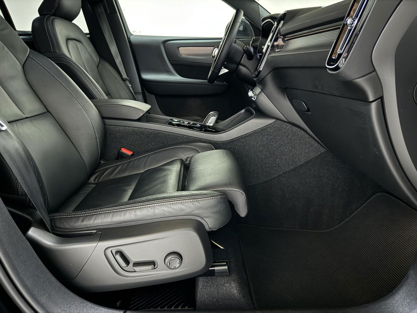 Volvo XC40 1.5 T5 Plug-in Hybride R-Design Pano H/K Leer 360° ACC Trekh.