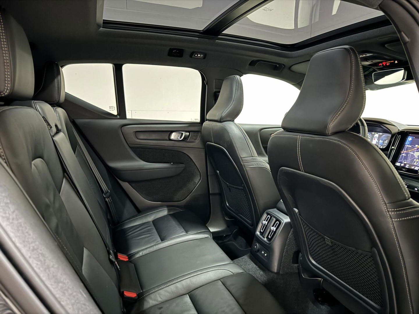 Volvo XC40 1.5 T5 Plug-in Hybride R-Design Pano H/K Leer 360° ACC Trekh.