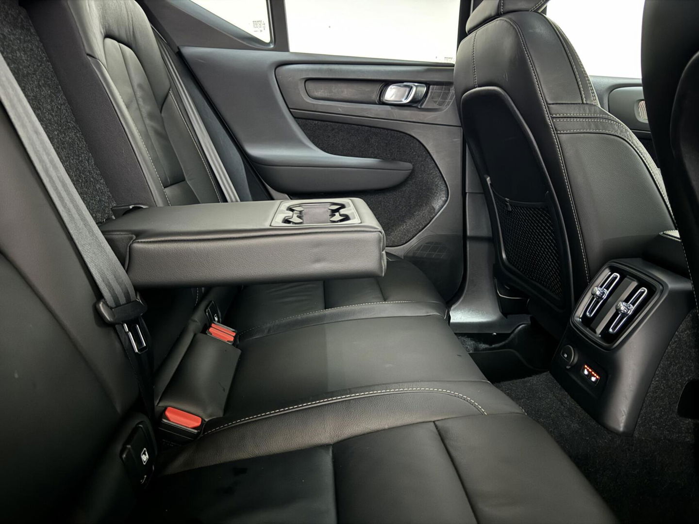 Volvo XC40 1.5 T5 Plug-in Hybride R-Design Pano H/K Leer 360° ACC Trekh.