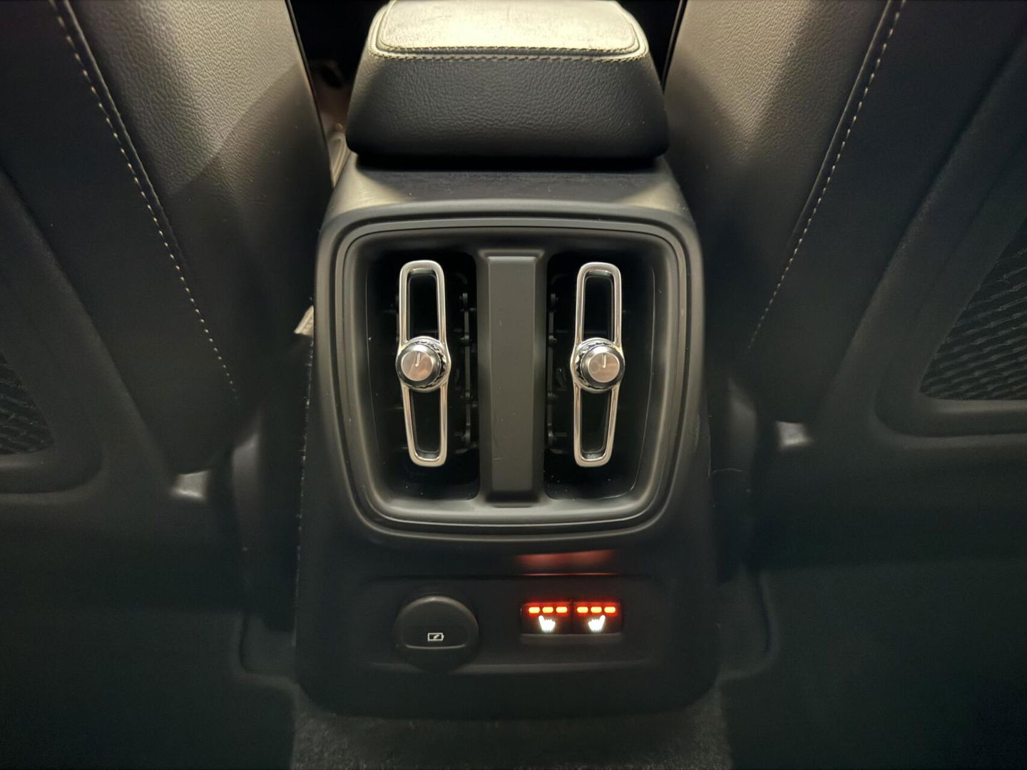 Volvo XC40 1.5 T5 Plug-in Hybride R-Design Pano H/K Leer 360° ACC Trekh.