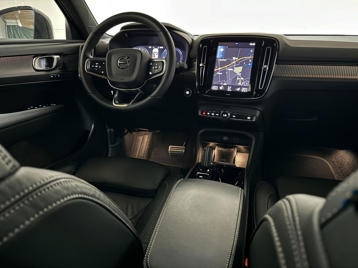 Volvo XC40 1.5 T5 Plug-in Hybride R-Design Pano H/K Leer 360° ACC Trekh.