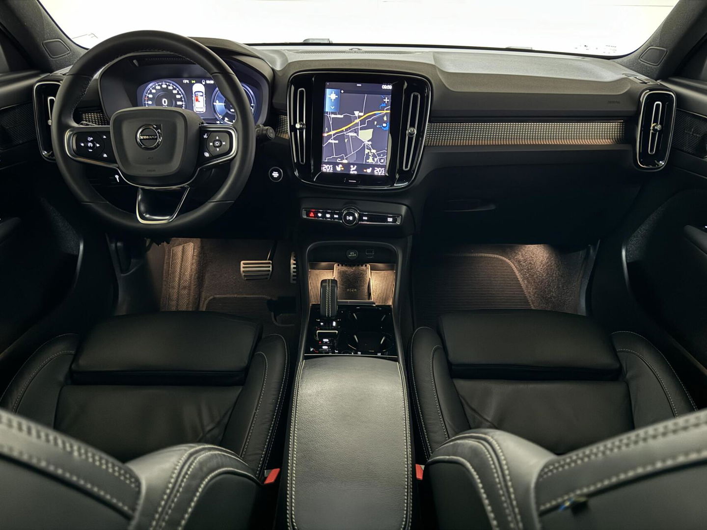 Volvo XC40 1.5 T5 Plug-in Hybride R-Design Pano H/K Leer 360° ACC Trekh.