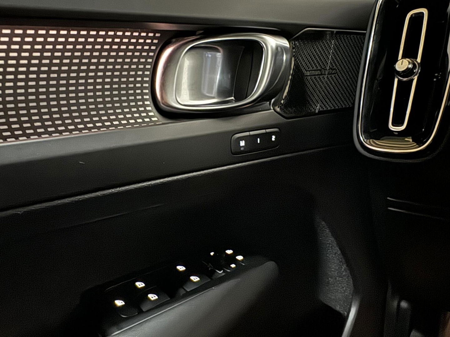 Volvo XC40 1.5 T5 Plug-in Hybride R-Design Pano H/K Leer 360° ACC Trekh.