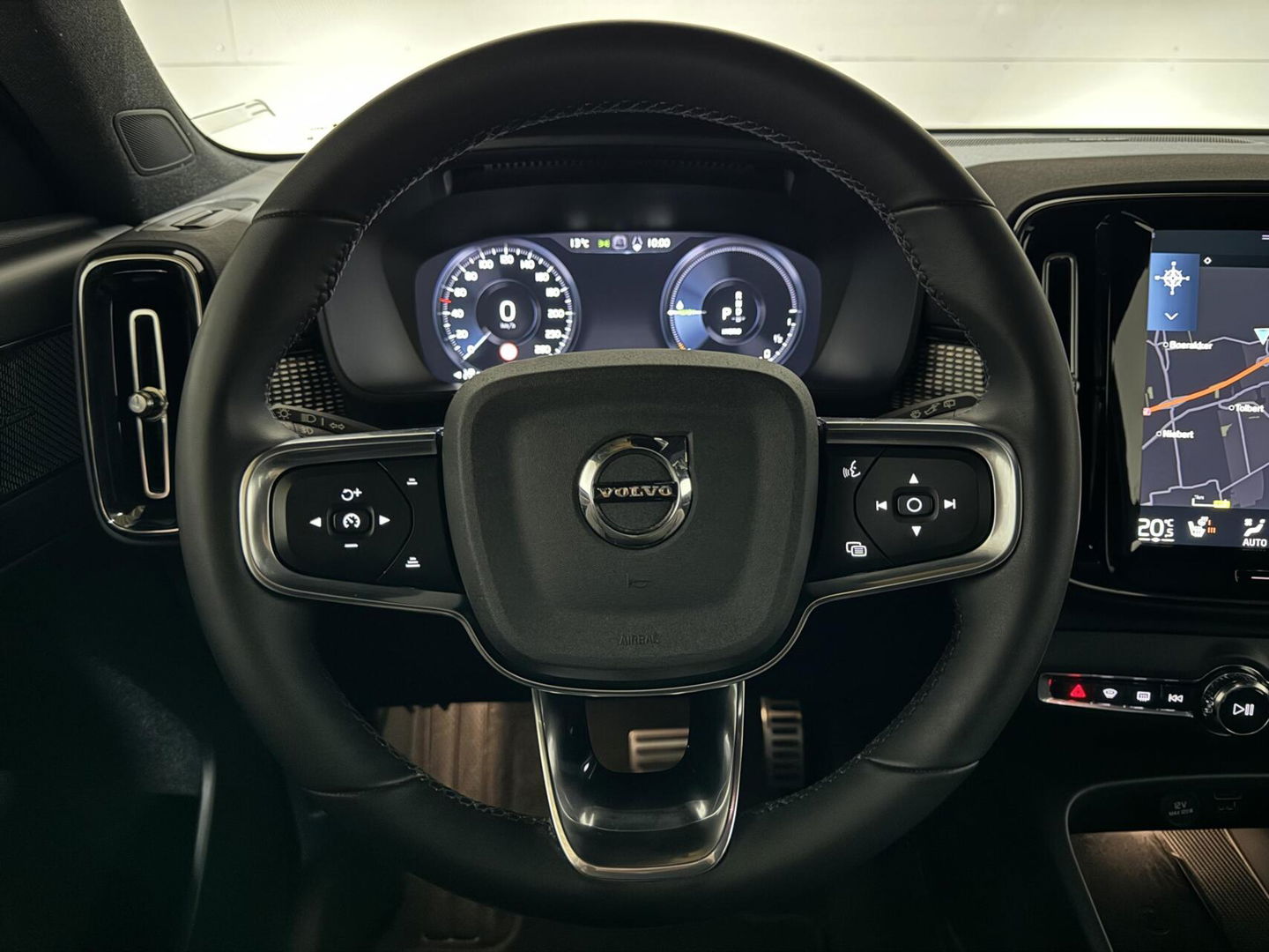 Volvo XC40 1.5 T5 Plug-in Hybride R-Design Pano H/K Leer 360° ACC Trekh.