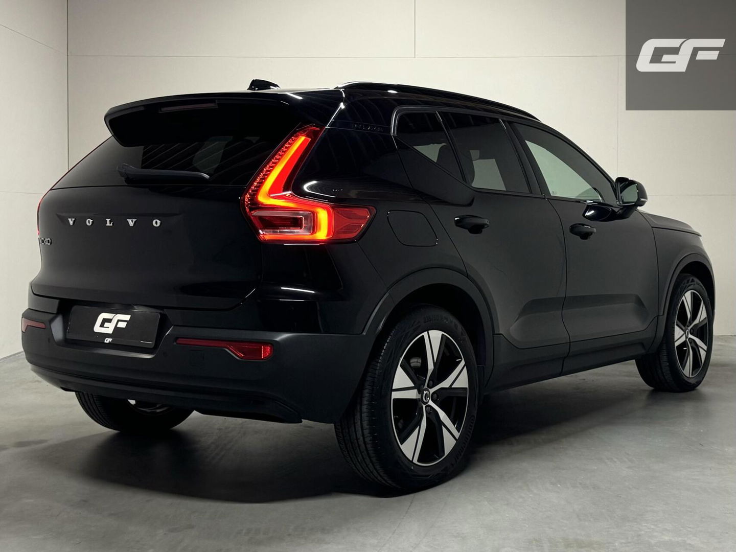 Volvo XC40 1.5 T5 Plug-in Hybride R-Design Pano H/K Leer 360° ACC Trekh.