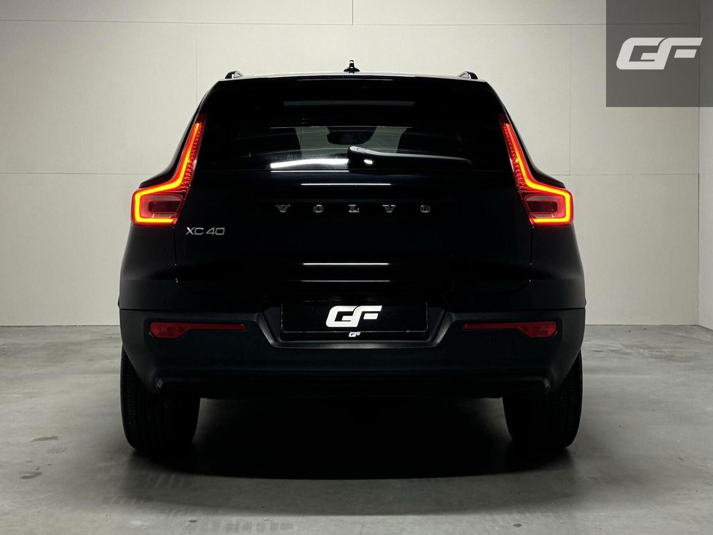 Volvo XC40 1.5 T5 Plug-in Hybride R-Design Pano H/K Leer 360° ACC Trekh.