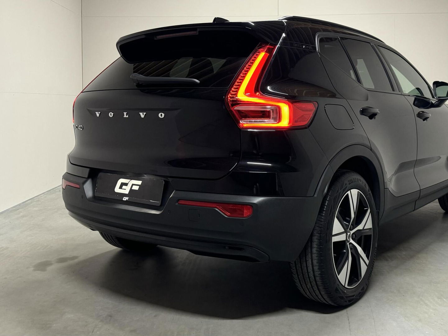 Volvo XC40 1.5 T5 Plug-in Hybride R-Design Pano H/K Leer 360° ACC Trekh.