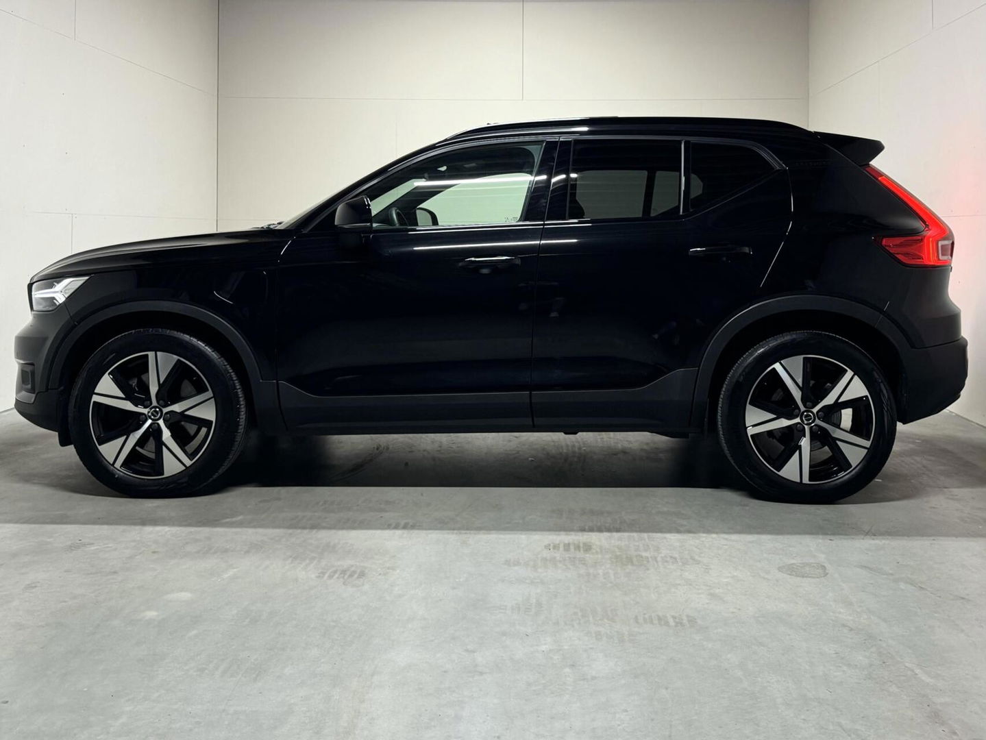 Volvo XC40 1.5 T5 Plug-in Hybride R-Design Pano H/K Leer 360° ACC Trekh.