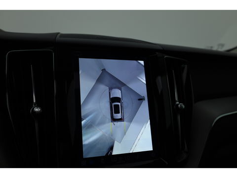 Volvo XC60 2.0 T6 Plug-in hybrid AWD Plus Dark Pano-dak | Trekhaak | 360 camera | H&K Audio | Blis | ACC |