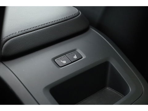 Volvo XC60 2.0 T6 Plug-in hybrid AWD Plus Dark Pano-dak | Trekhaak | 360 camera | H&K Audio | Blis | ACC |