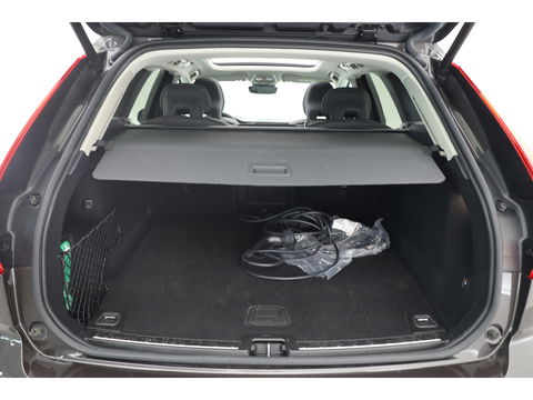 Volvo XC60 2.0 T6 Plug-in hybrid AWD Plus Dark Pano-dak | Trekhaak | 360 camera | H&K Audio | Blis | ACC |