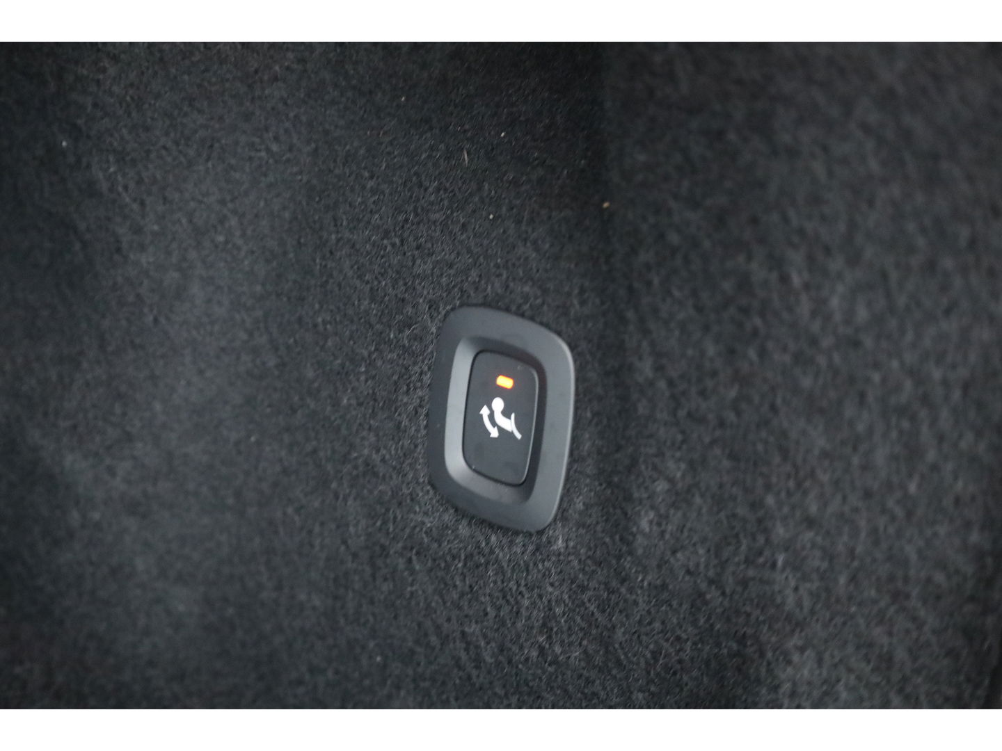 Volvo XC60 2.0 T6 Plug-in hybrid AWD Plus Dark Pano-dak | Trekhaak | 360 camera | H&K Audio | Blis | ACC |